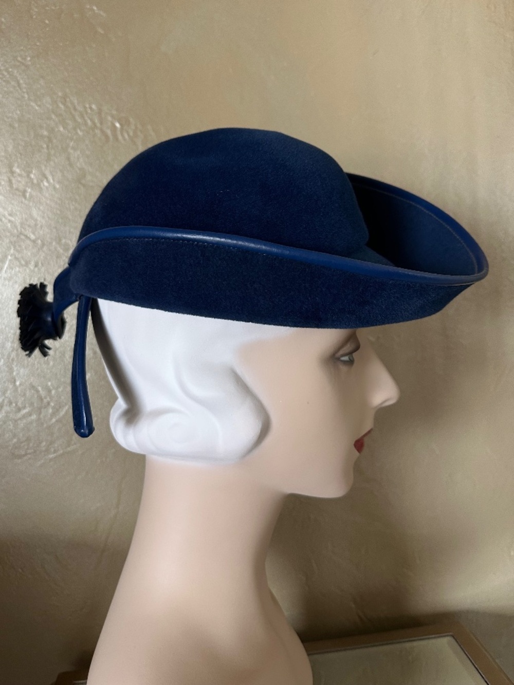 MOD 1960s' NAVY VELOUR FELT HAT + VINYL EDGING & BACK STRIPS & "FLOWER"